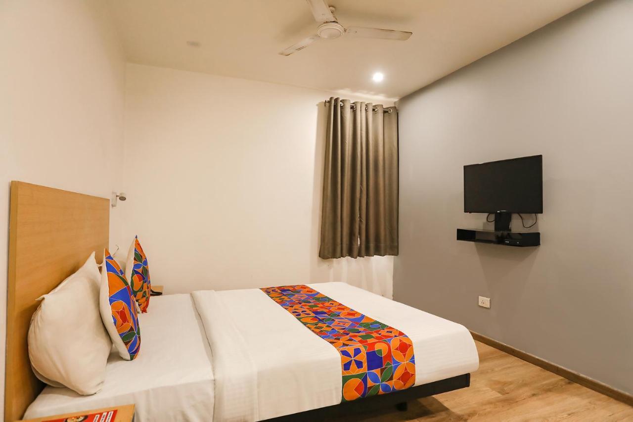 Fabhotel Golden World Газиабад Екстериор снимка