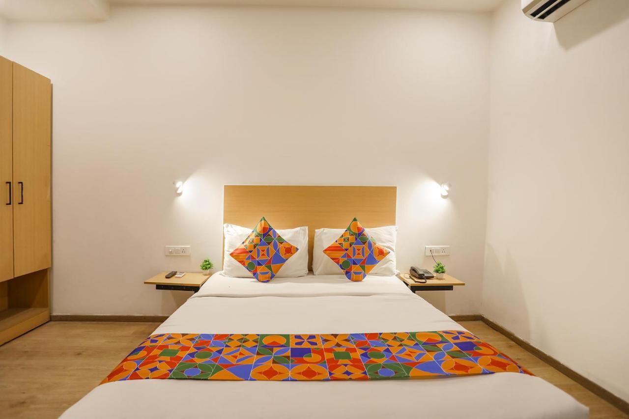 Fabhotel Golden World Газиабад Екстериор снимка