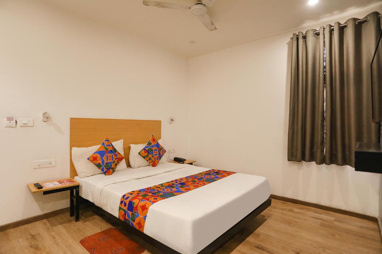 Fabhotel Golden World Газиабад Екстериор снимка