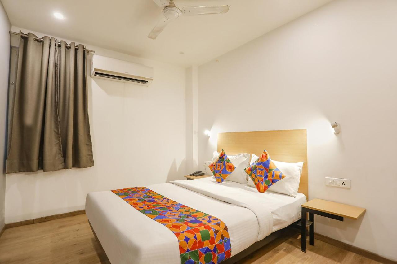 Fabhotel Golden World Газиабад Екстериор снимка